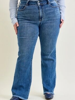 Judy Blue 22W NWT Boot Cut Frayed Hem Jeans in Medium Blue